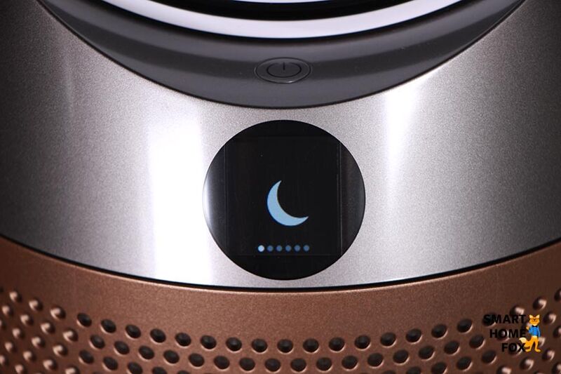 Дисплей воздухоочистителя Dyson Purifier Cool TP09 показывает время таймера при нормальной яркости.